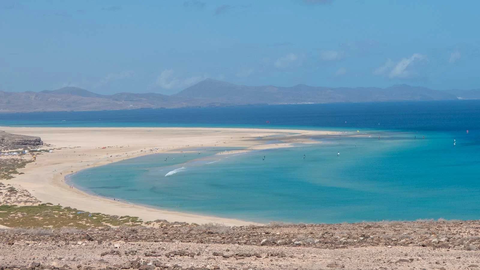 Playa y laguna de Sotavento en el sur de Fuerteventura